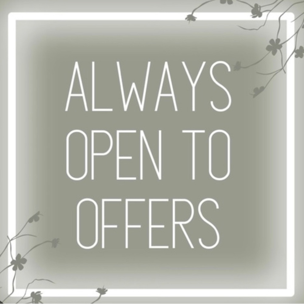 🩵🩵OPEN TO REASONABLE OFFERS🩵🩵